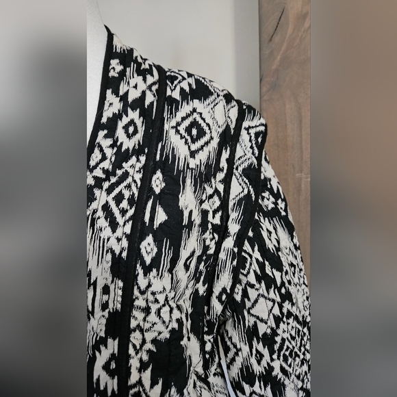 SAVIDA Black/white quilted Printed open front blazer. Size XXS - Picture 7 of 16